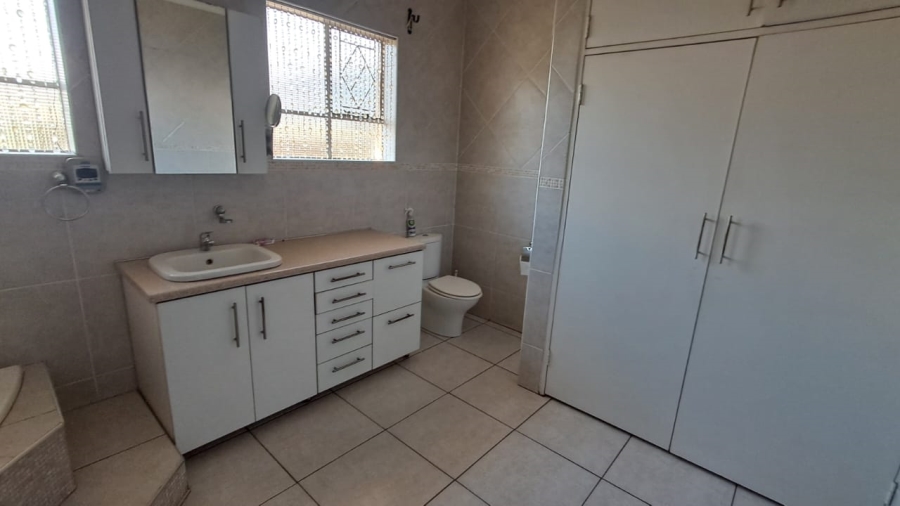 4 Bedroom Property for Sale in Parys Free State